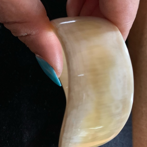 Natural Buffalo Horn and Bone asymmetric bracelet. - Picture 4 of 5